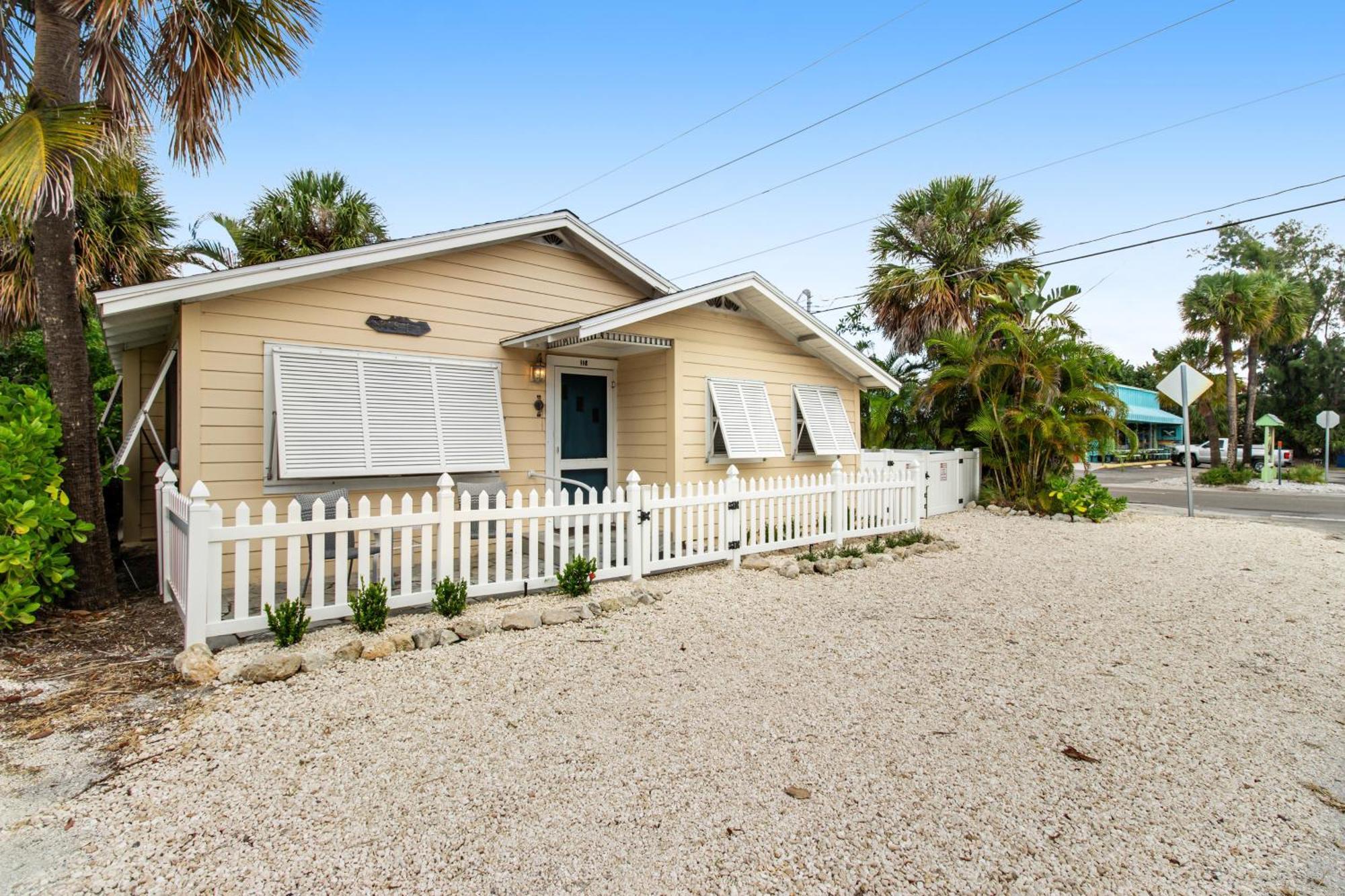 The Seashell Cottage Anna Maria Exterior photo